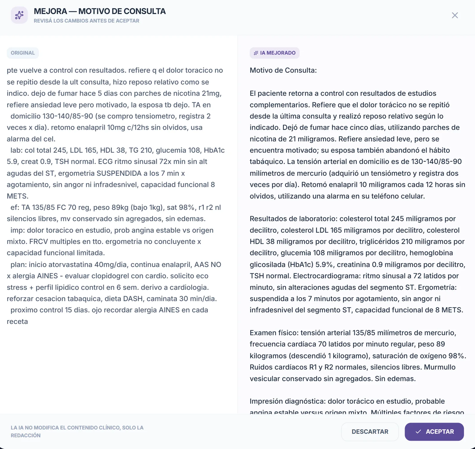 Mejora de texto con IA: nota de evolución abreviada a la izquierda y versión profesional estructurada a la derecha, con laboratorio, examen físico e impresión diagnóstica, sin modificar el contenido clínico